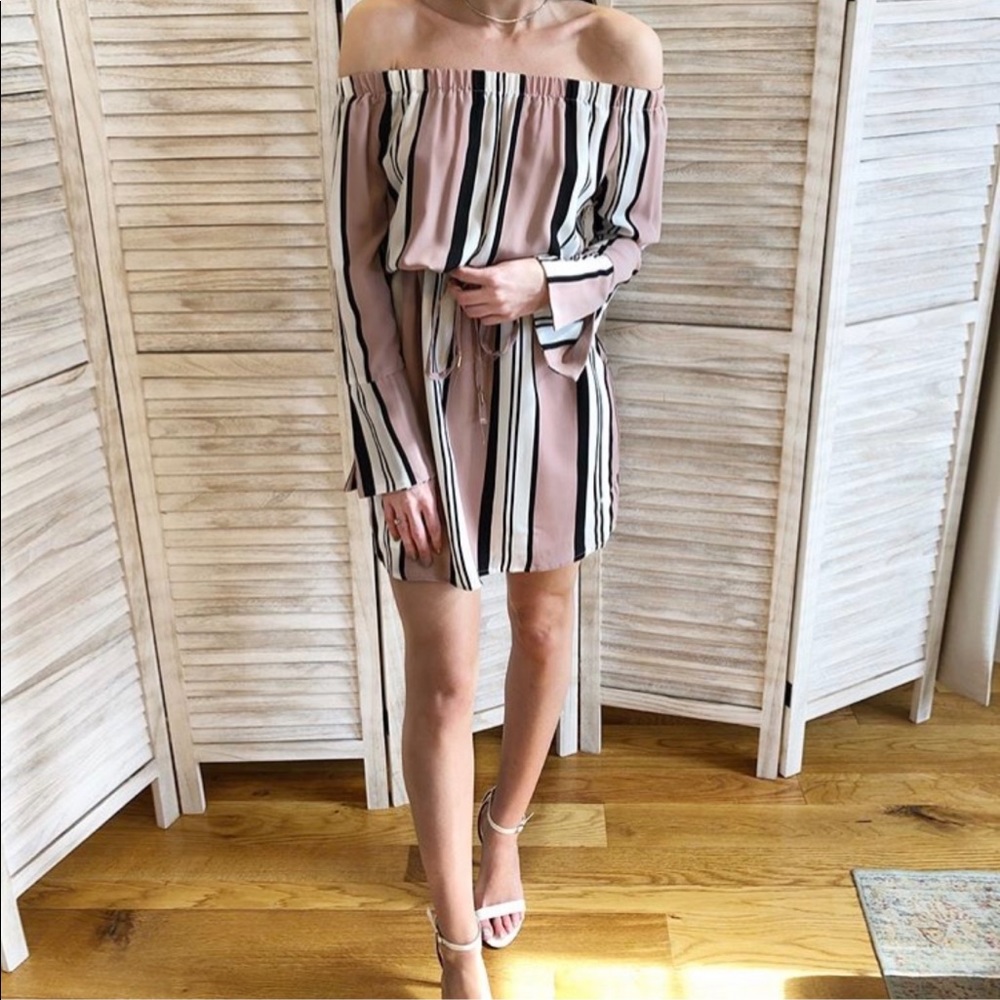 NWOT Off the shoulder, draw string dress